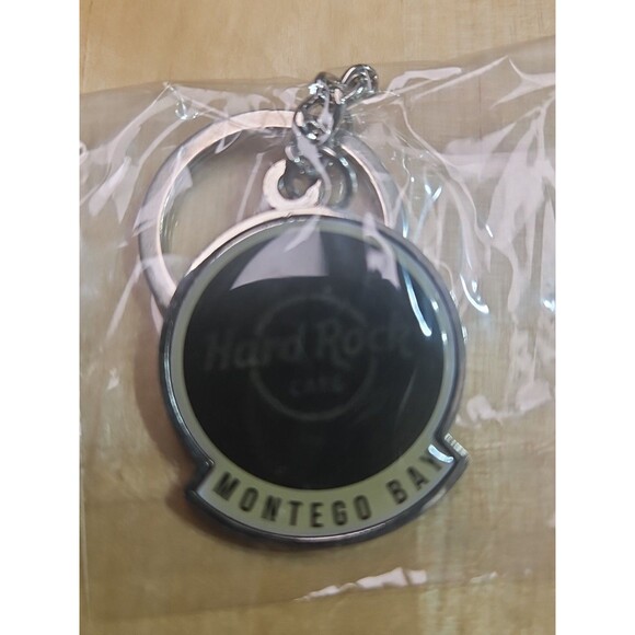 Hard Rock Cafe Montego Bay Key Chain & Pin - Picture 2 of 7